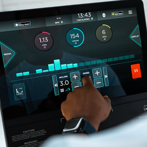 TRUE APEX SERIES ELLIPTICAL W/ UNITE 16" CONSOLE